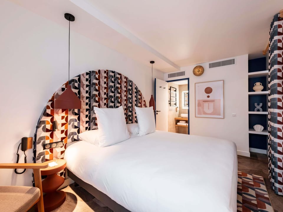 Premium bedding, pillowtop beds, in-room safe, soundproofing