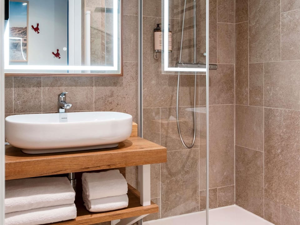 Premium bedding, pillowtop beds, in-room safe, soundproofing