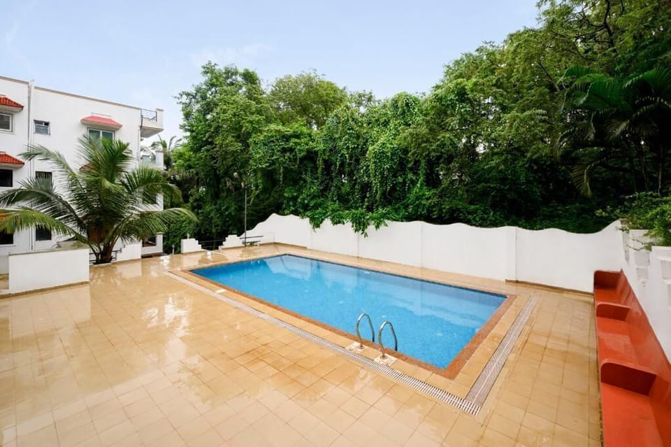Indoor/outdoor pool