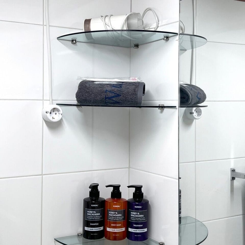 Basic Single Room, City View | Bathroom | Shower, free toiletries, hair dryer, towels