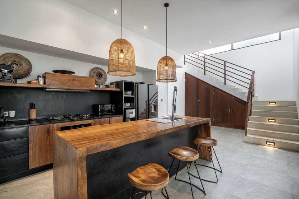 Family Villa, 6 Bedrooms, Pool View | Private kitchen