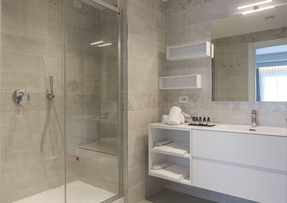 Standard Room | Bathroom