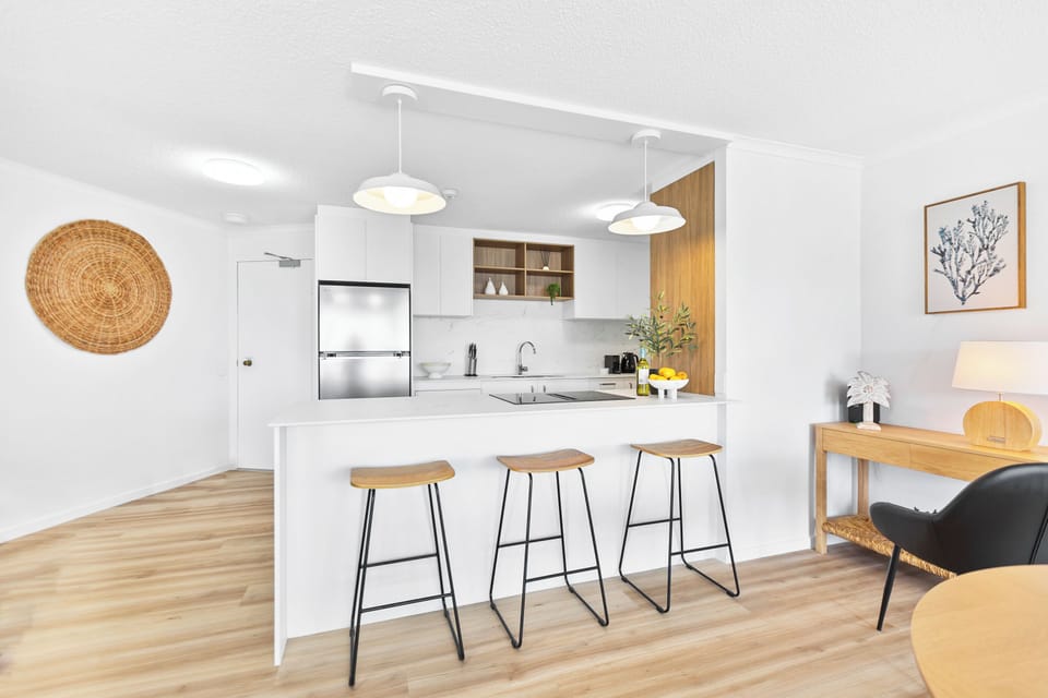 Deluxe Apartment, Balcony, Ocean View | Private kitchen | Microwave, oven, stovetop, dishwasher