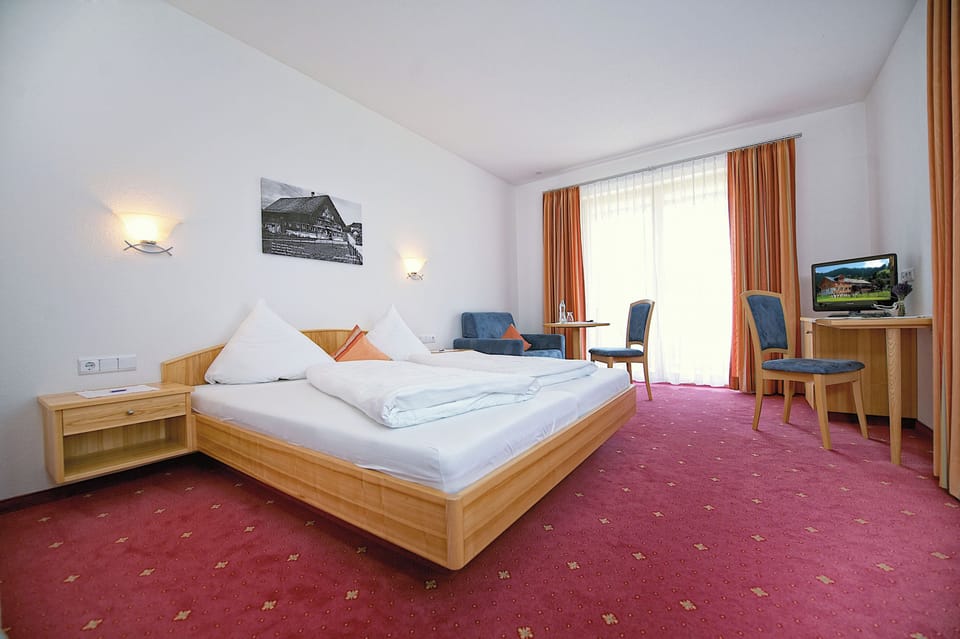 Classic Double Room, Balcony, Mountain View | In-room safe, blackout drapes, free WiFi