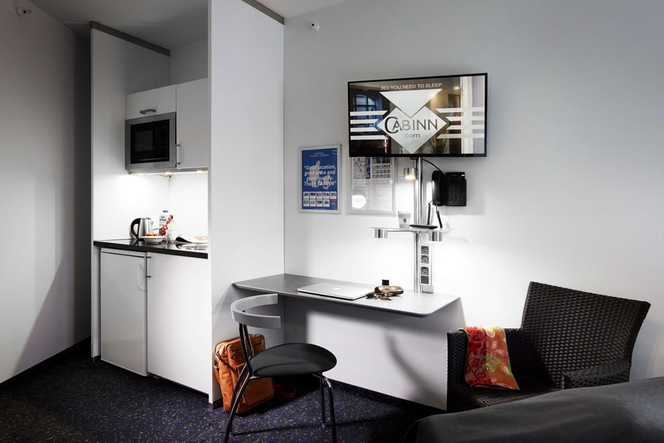 Studio, 1 Double Bed, Kitchenette | Hypo-allergenic bedding, blackout drapes, iron/ironing board, free WiFi