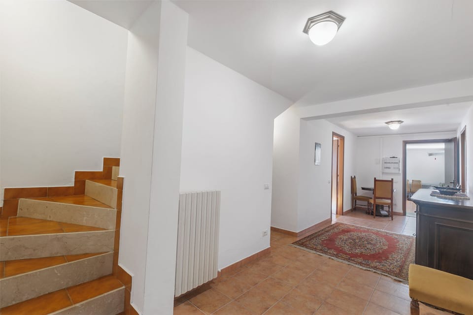 Family Villa, 4 Bedrooms, Balcony, Mountainside (Casa Antonia: Lake Maggiore Villa) | Interior