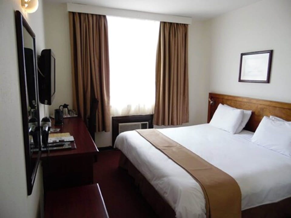 In-room safe, desk, laptop workspace, free WiFi