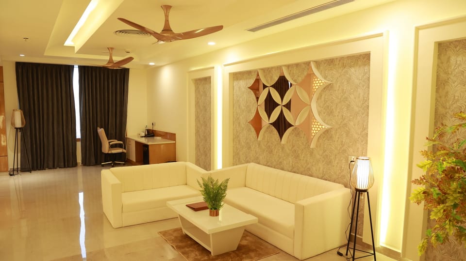 Deluxe Double Room | Living area