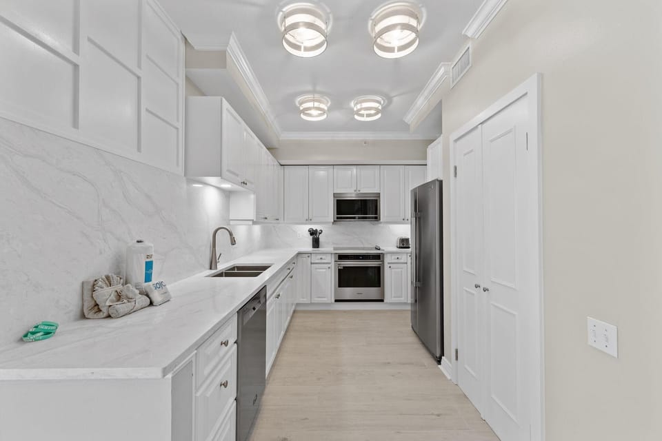 Condo, Multiple Beds (Beach Colony East 1B) | Private kitchen | Oven, toaster, paper towels