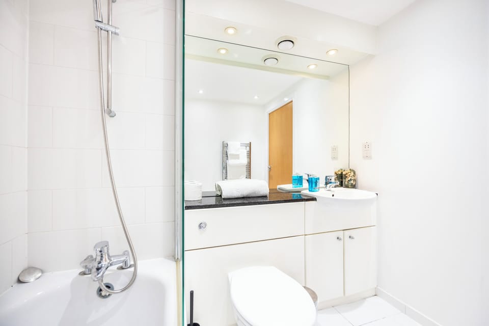 Luxury Apartment | Bathroom