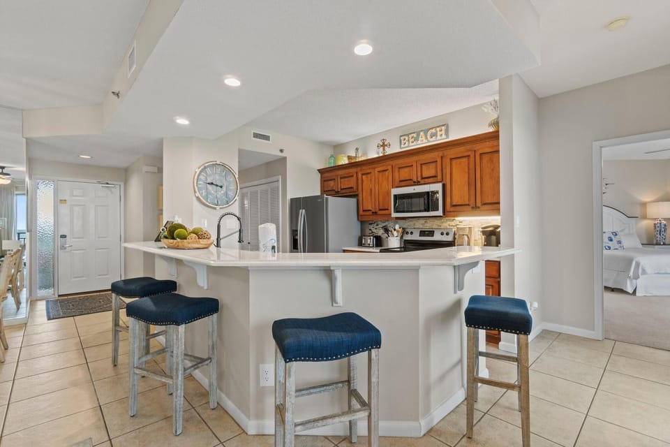 Condo, Multiple Beds (Seachase 1102W) | Private kitchen | Oven, toaster, paper towels