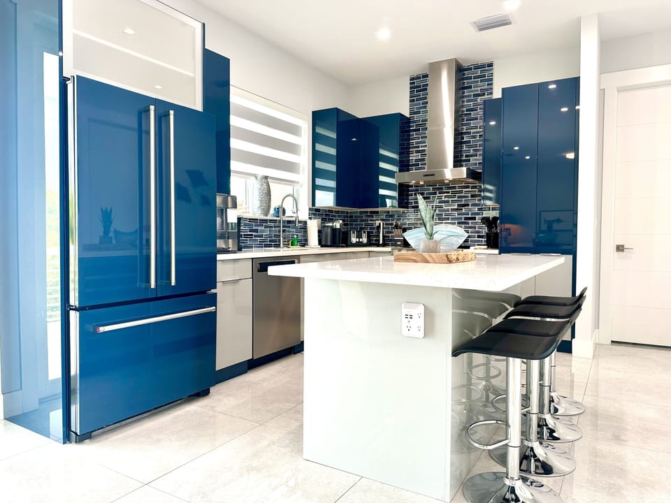 Highchair, ice maker