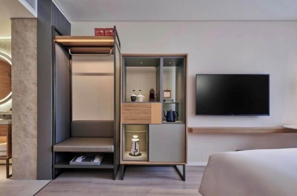 Superior Single Room | In-room safe, desk, blackout drapes, WiFi (free)