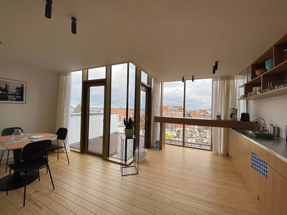 Apartment, 3 Bedrooms, Balcony, City View | Interior