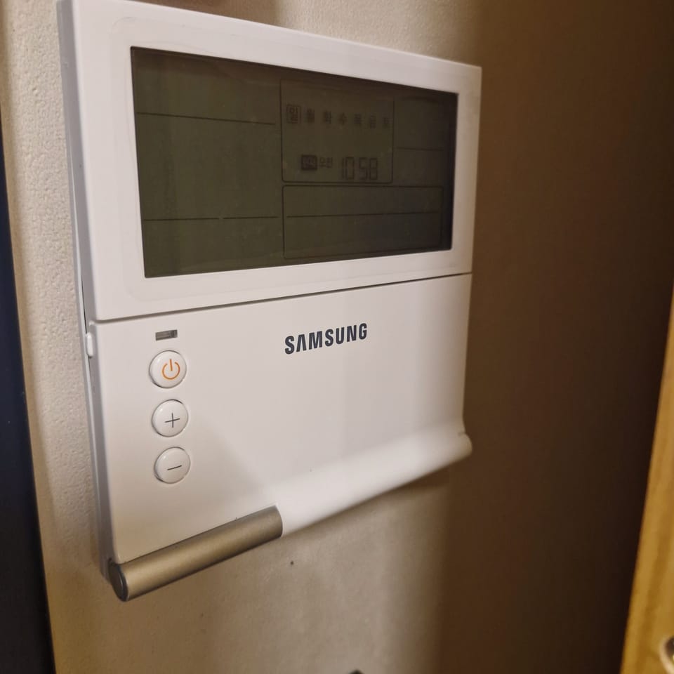 WiFi (free), bed sheets