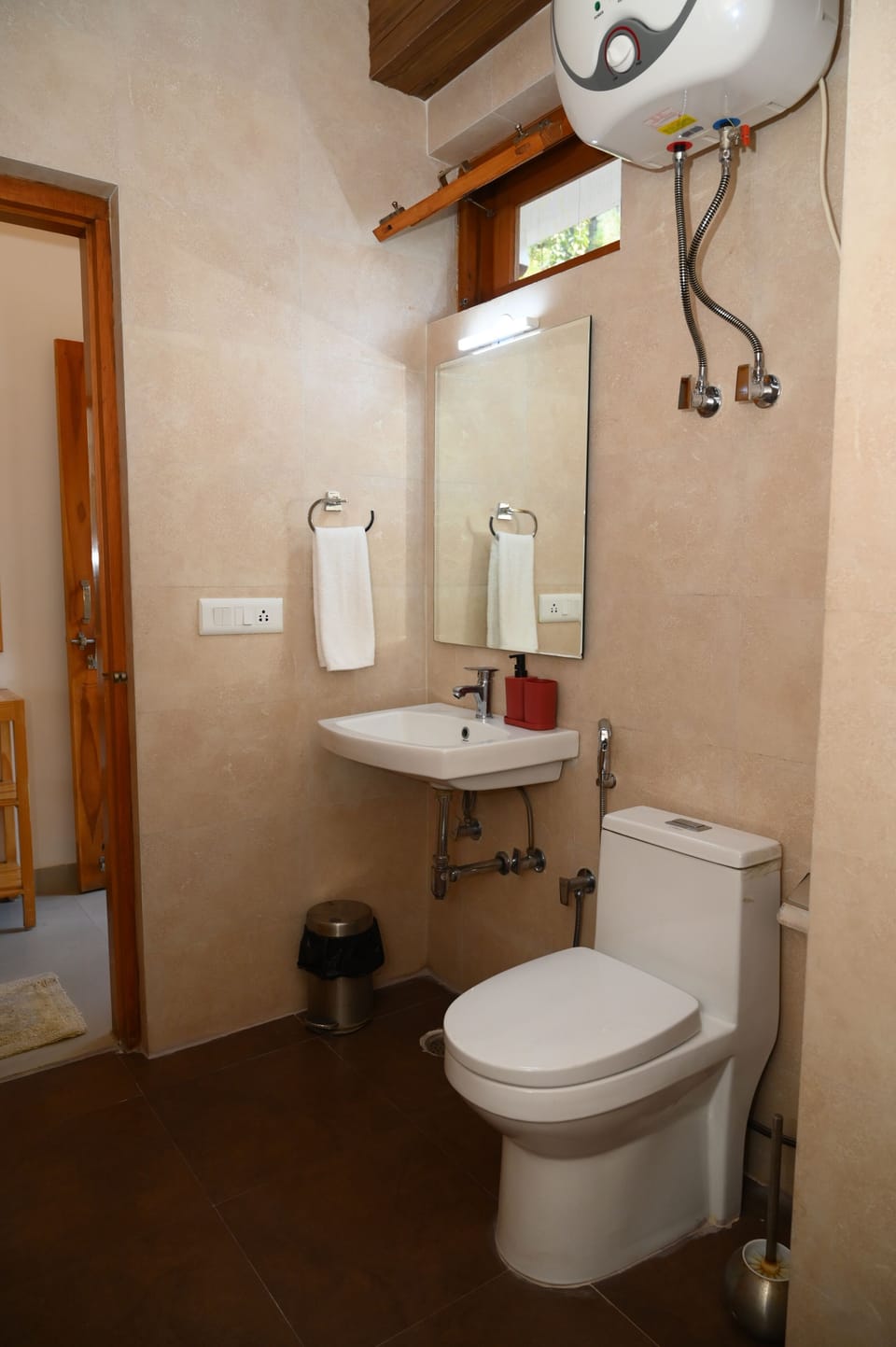 Shower, soap, shampoo, toilet paper