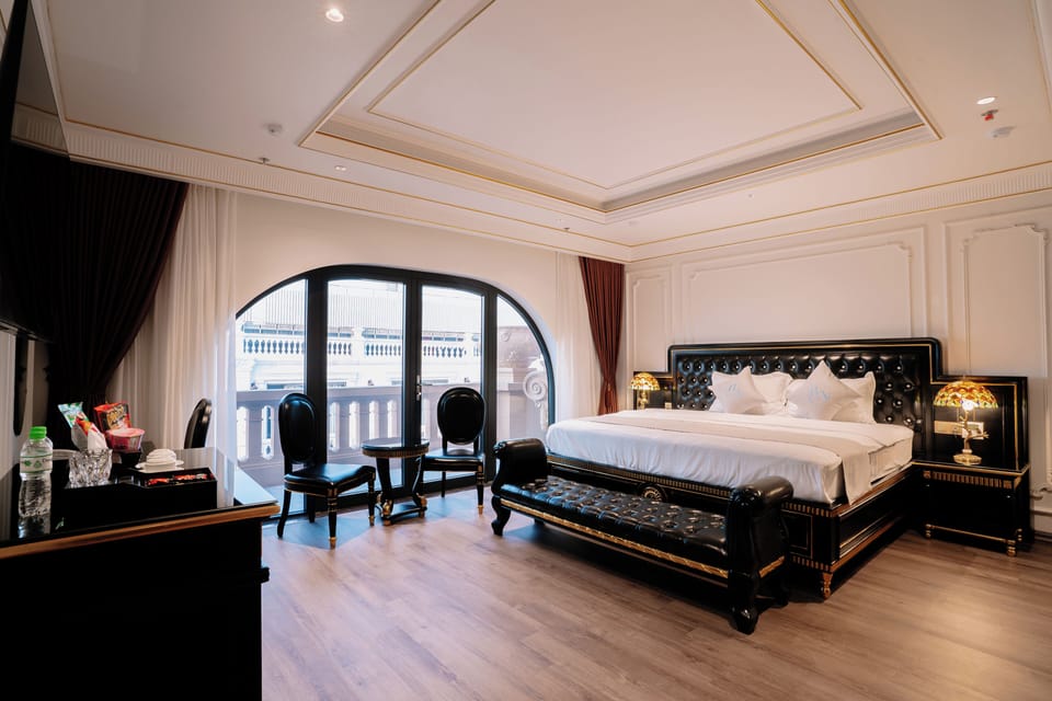 Executive Double Room, City View | Hypo-allergenic bedding, individually decorated, desk, soundproofing