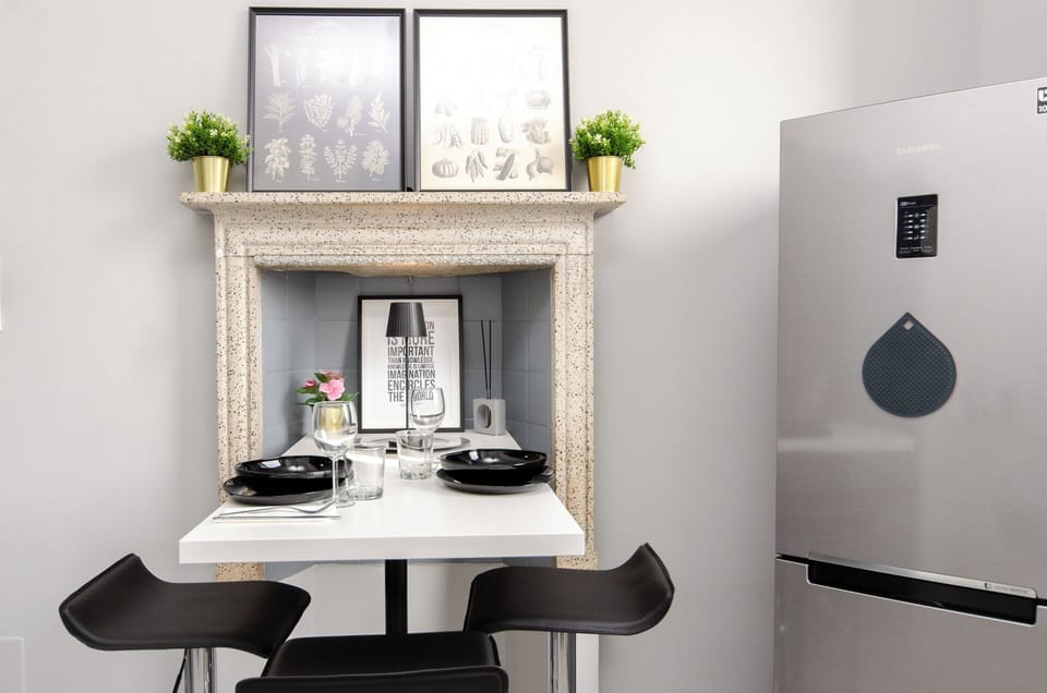 Basic Apartment | Private kitchen | Full-size fridge, microwave, oven, stovetop