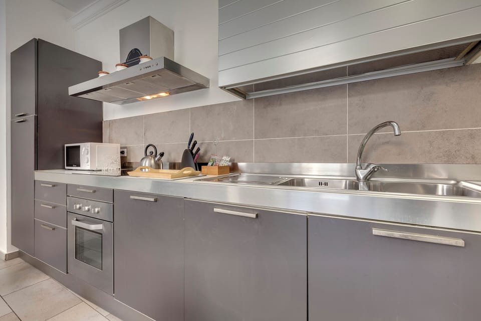Apartment, Balcony | Private kitchen | Electric kettle