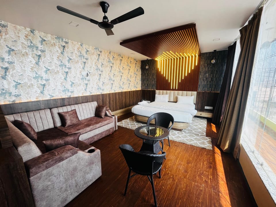 Royal Suite, Balcony, River View | Soundproofing, free WiFi