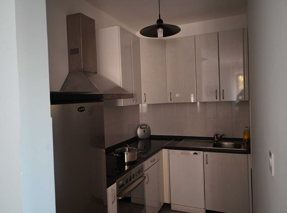 Apartment (One Bedroom Apartment) | Private kitchen | Fridge
