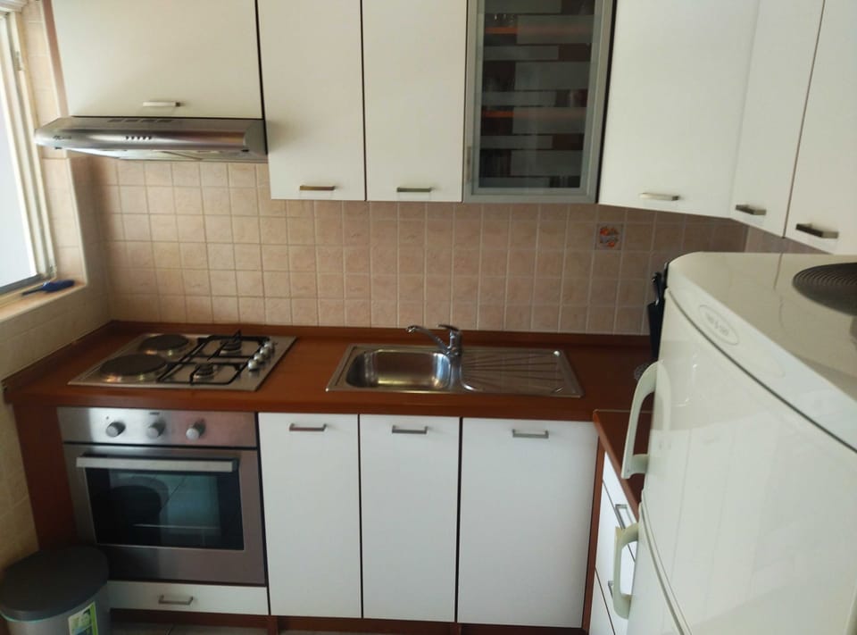 Apartment (One Bedroom Apartment) | Private kitchen | Fridge