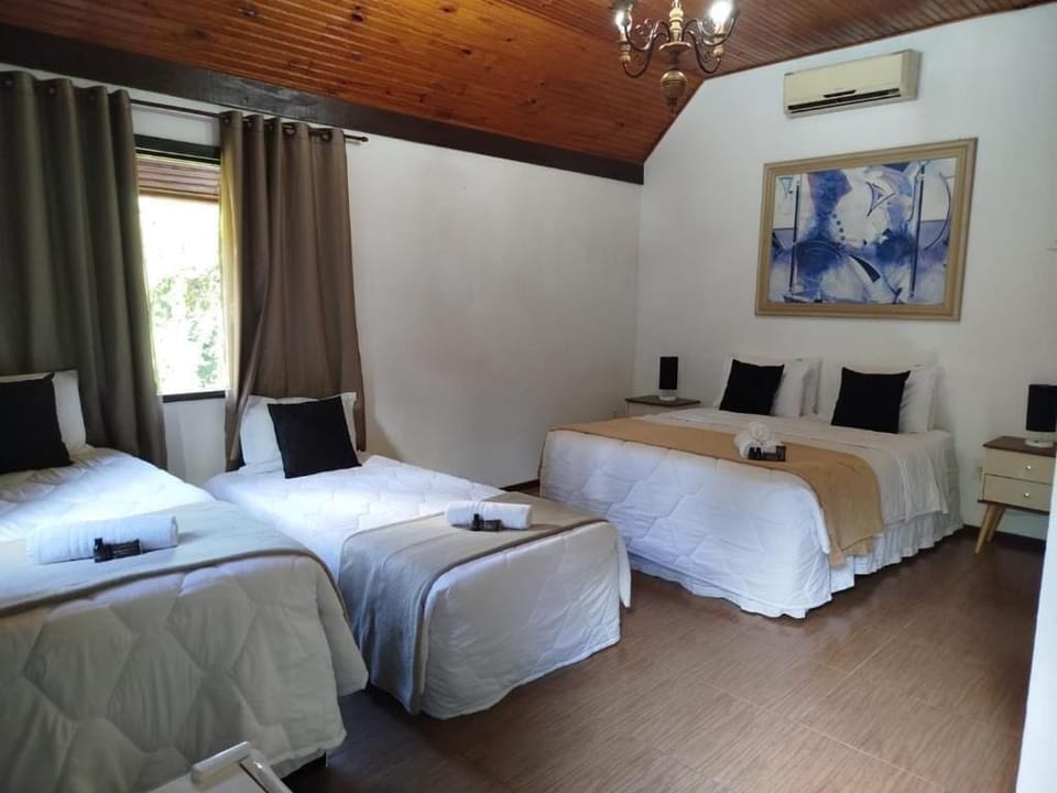 Family Chalet, Pool View | Hypo-allergenic bedding, free WiFi, bed sheets