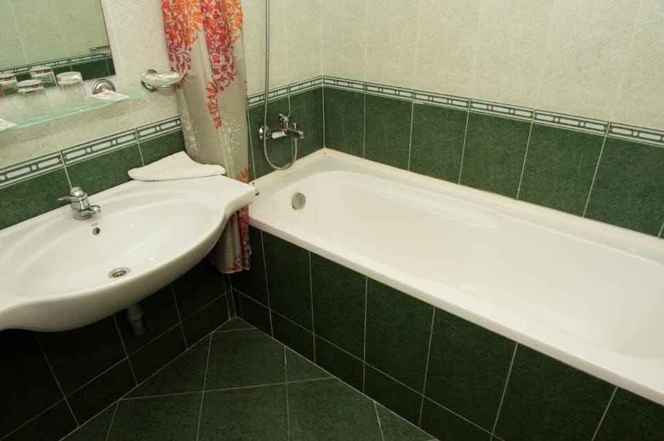 Towels, soap, shampoo, toilet paper