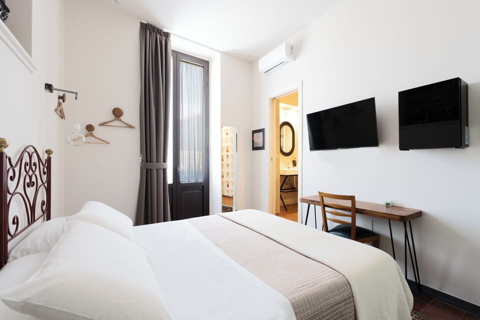 Classic Double Room, City View (Encelado) | Blackout drapes, soundproofing, iron/ironing board, free WiFi