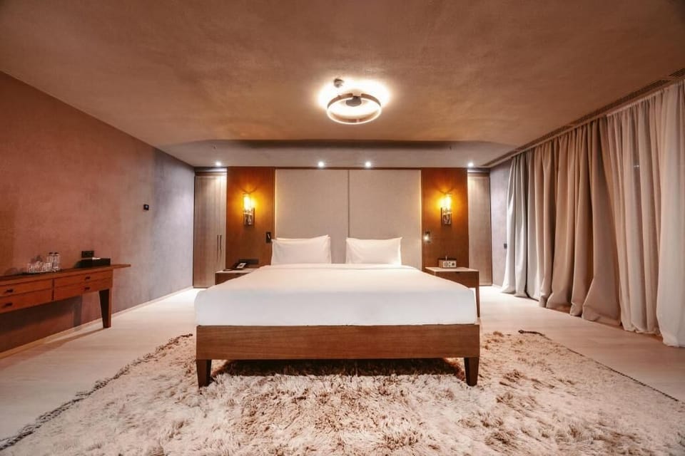 Presidential Room | In-room safe, desk, laptop workspace, blackout drapes