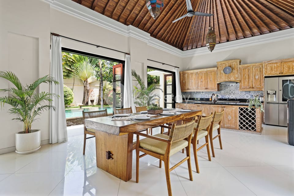 Villa, 4 Bedrooms, Private Pool | Dining room