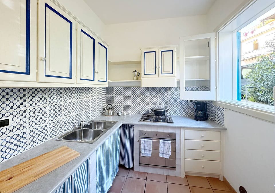 Apartment, Balcony, Sea View | Private kitchen