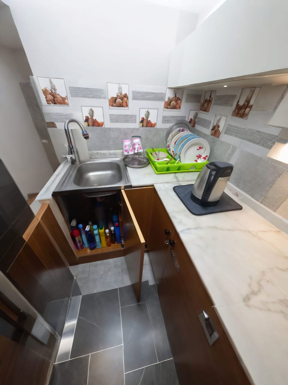 Standard Shared Dormitory, Mixed Dorm, Non Smoking | Private kitchen | Full-size fridge, microwave, electric kettle, spices