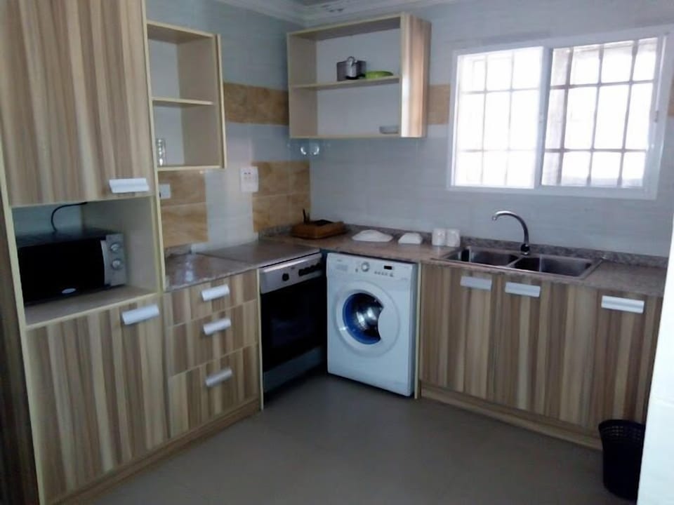 Family Apartment, Balcony, City View | Private kitchen | Fridge, microwave, oven, stovetop
