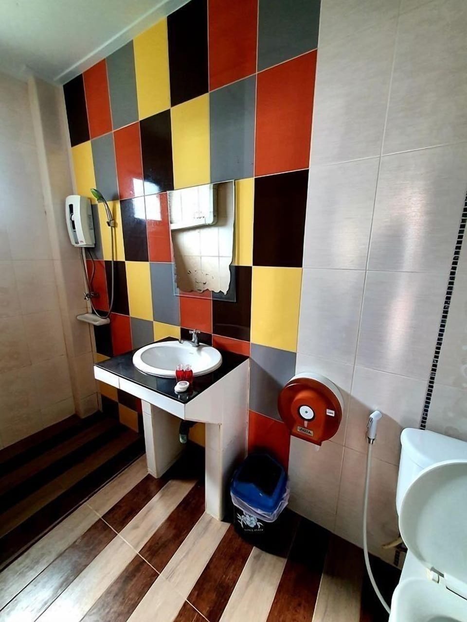 Standard Bungalow, Garden View | Bathroom | Separate tub and shower, free toiletries, hair dryer, towels