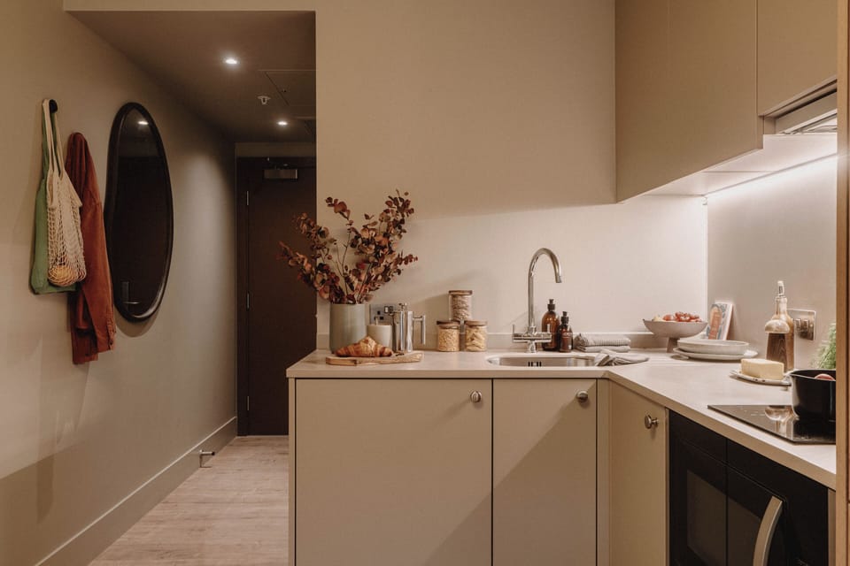 Classic Studio | Private kitchenette | Coffee/tea maker, electric kettle