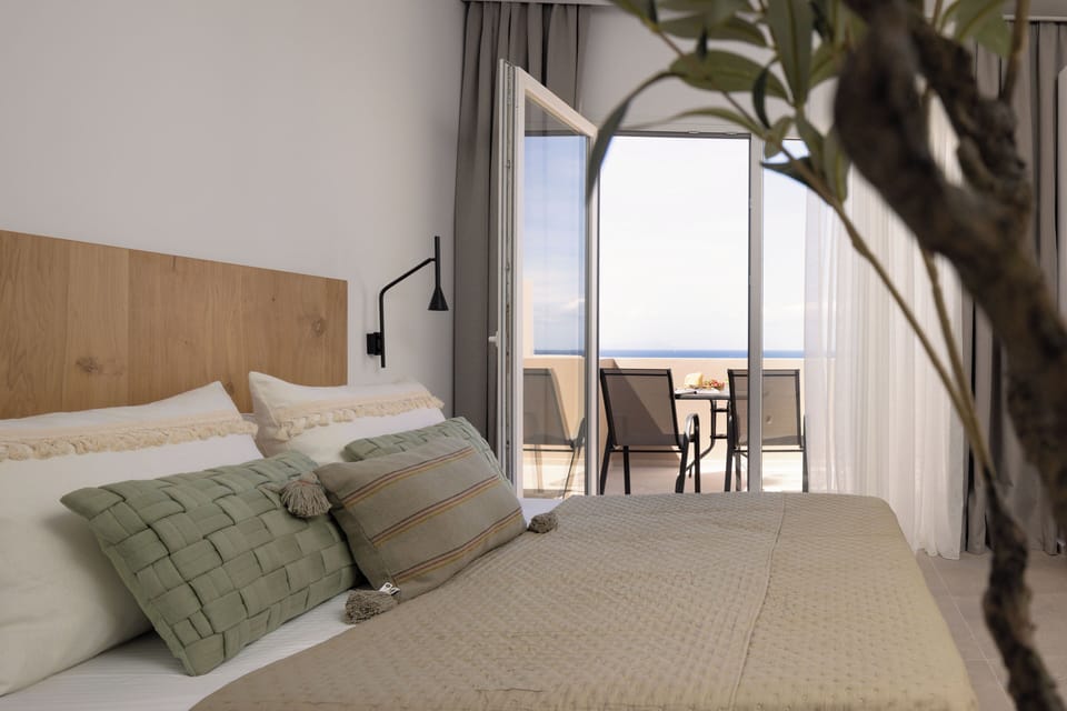 Deluxe Suite, Balcony, Sea View | 1 bedroom, in-room safe, individually decorated, individually furnished