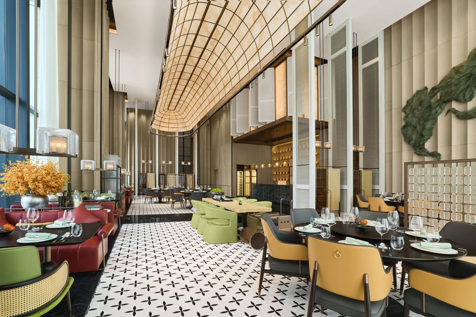 3 restaurants; breakfast, lunch, and dinner served