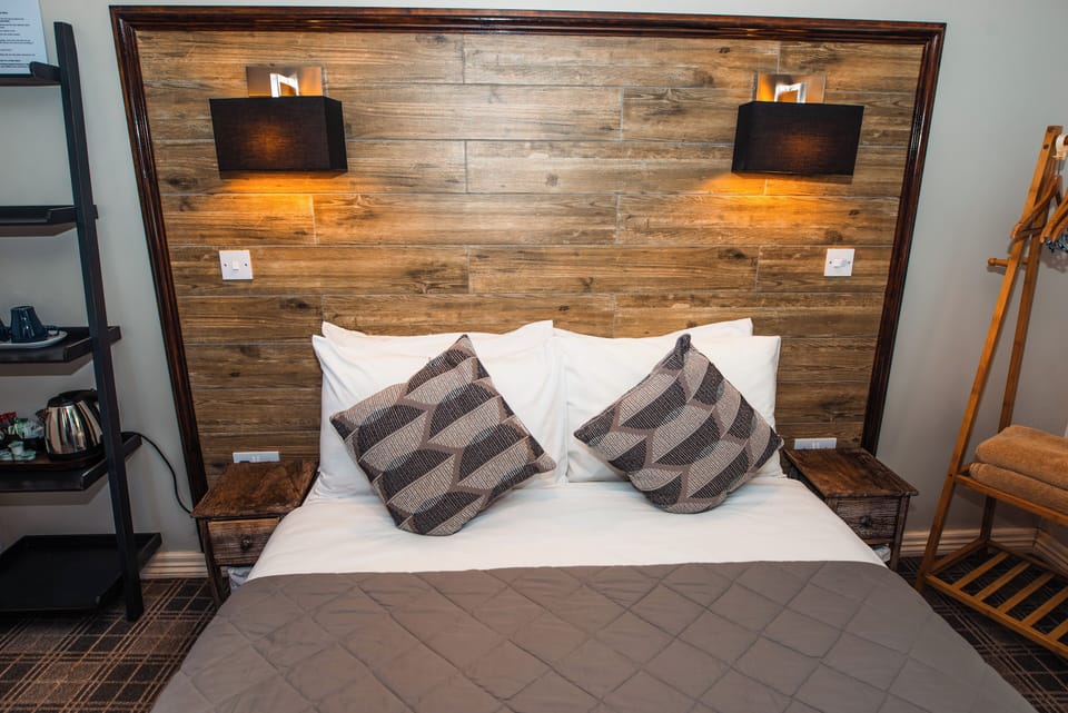 Double Room, Ensuite | Iron/ironing board, free WiFi, bed sheets