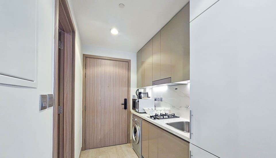 Basic Studio | Private kitchen | Full-size fridge, microwave, coffee/tea maker, electric kettle