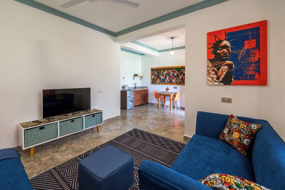 Suite | Living area | 43-inch Smart TV with digital channels