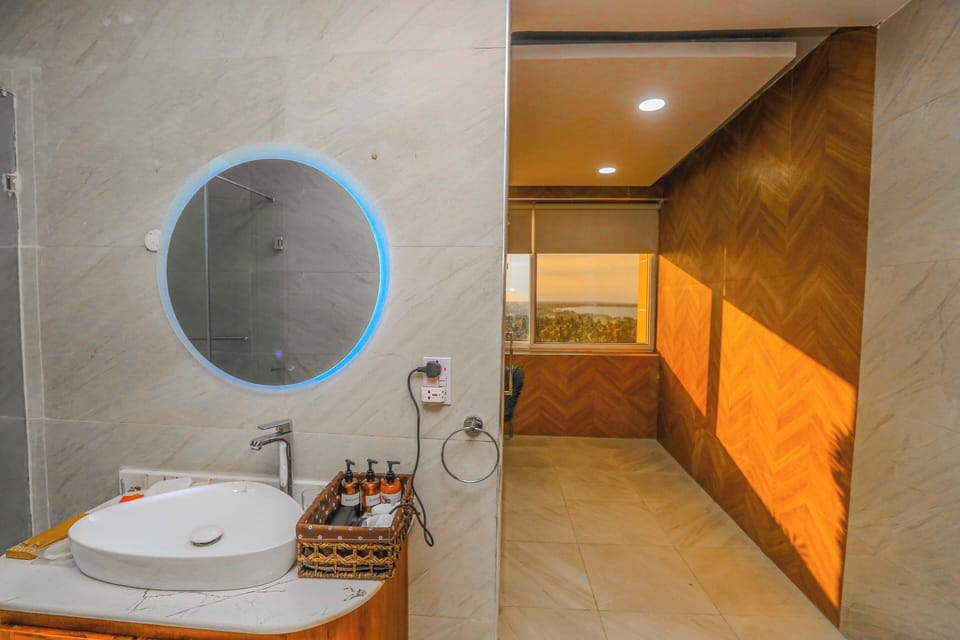 Luxury Penthouse | Bathroom | Shower, hair dryer, slippers, towels