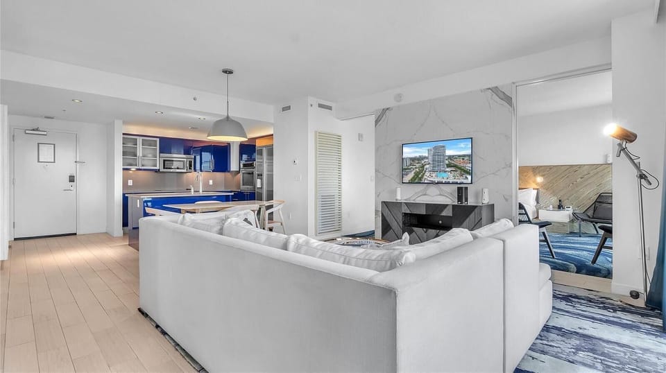 Luxury Apartment, Balcony, Lake View | Living area | 50-inch Smart TV with cable channels