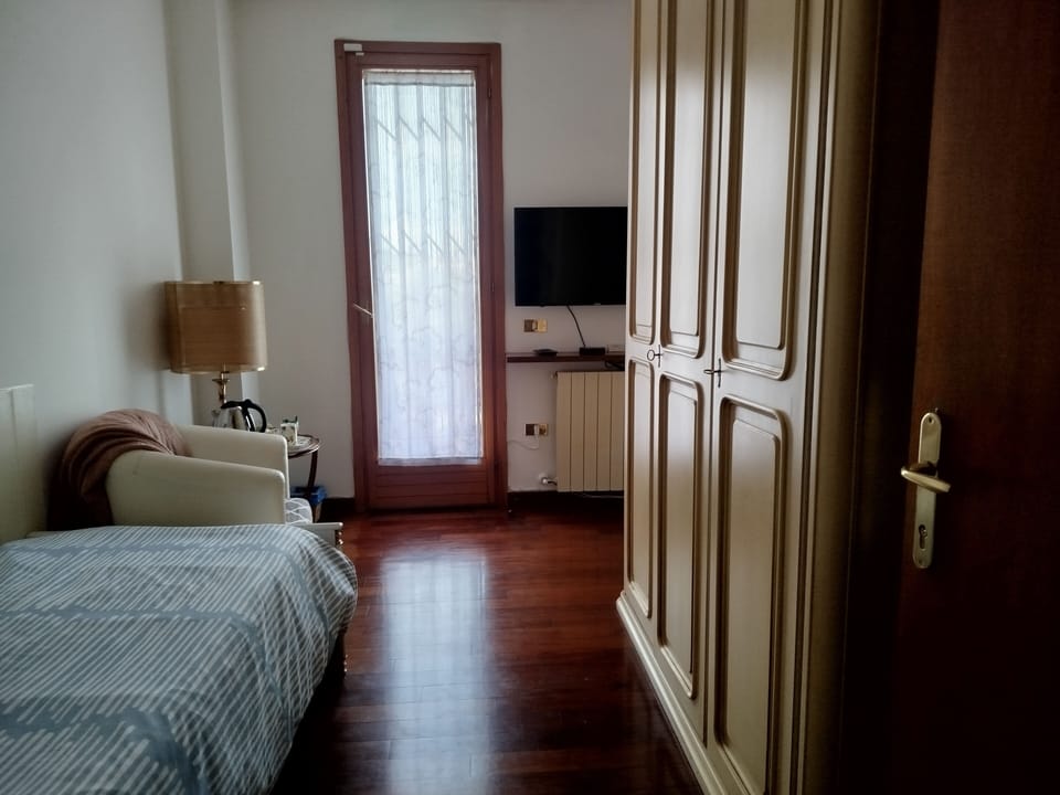 Basic Room, 1 Twin Bed, City View | Down comforters, free WiFi, bed sheets