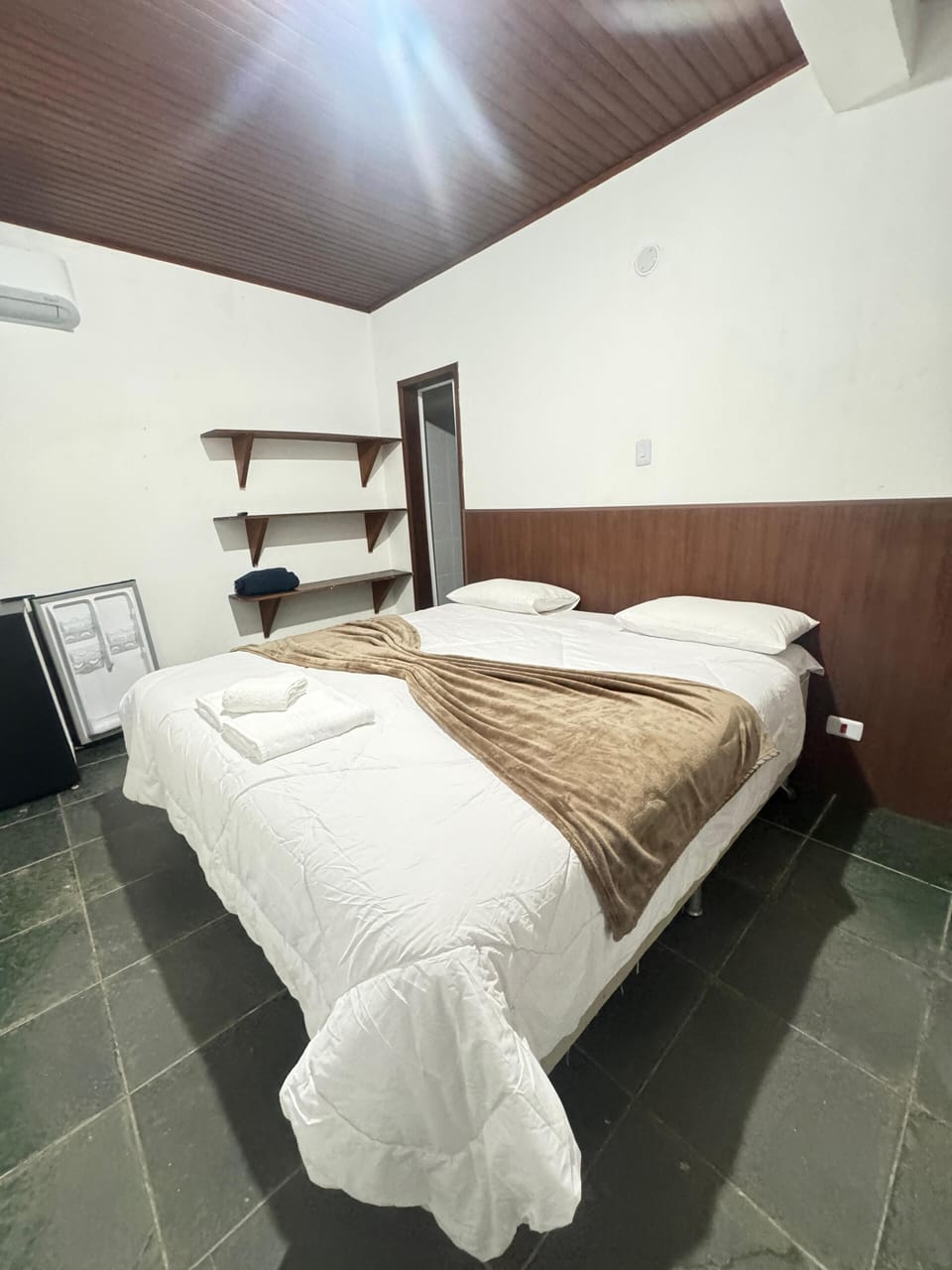 Free WiFi, bed sheets