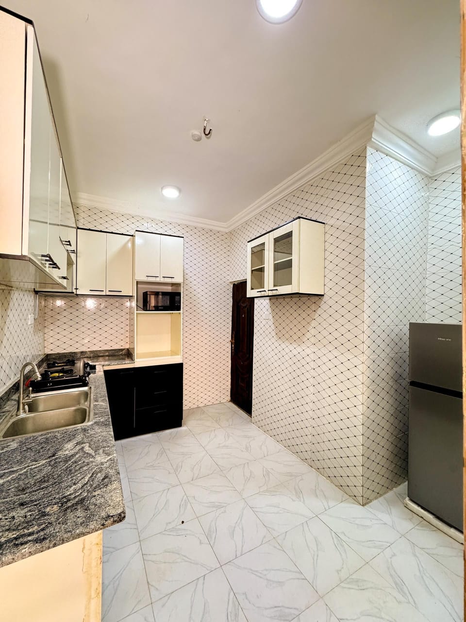 Standard Duplex | Private kitchen | Full-size fridge, microwave, oven, stovetop