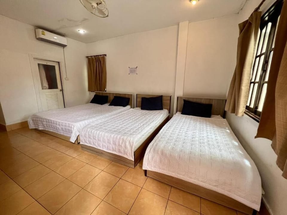 Family Triple Room | Free WiFi