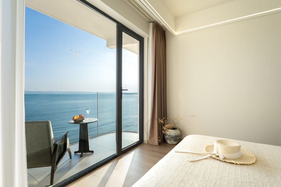 Classic Double Room, Ocean View | Soundproofing, free wired internet