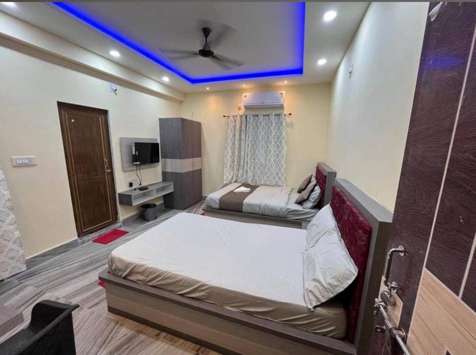 Deluxe Double Room, Multiple Bedrooms, City View | WiFi (free), bed sheets