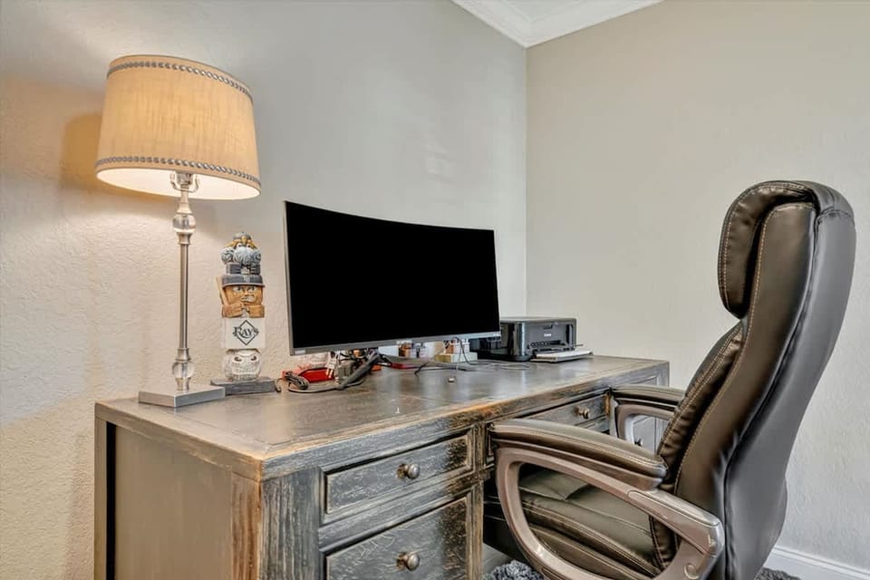 House | 4 bedrooms, desk, high-speed internet
